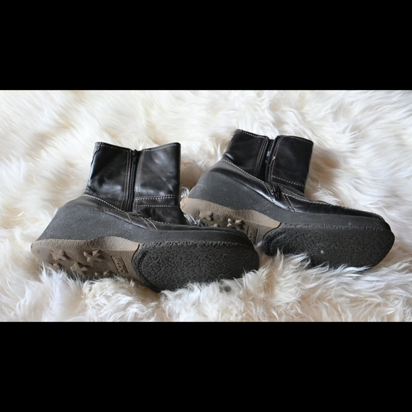 Also boots - Picture 2 of 3